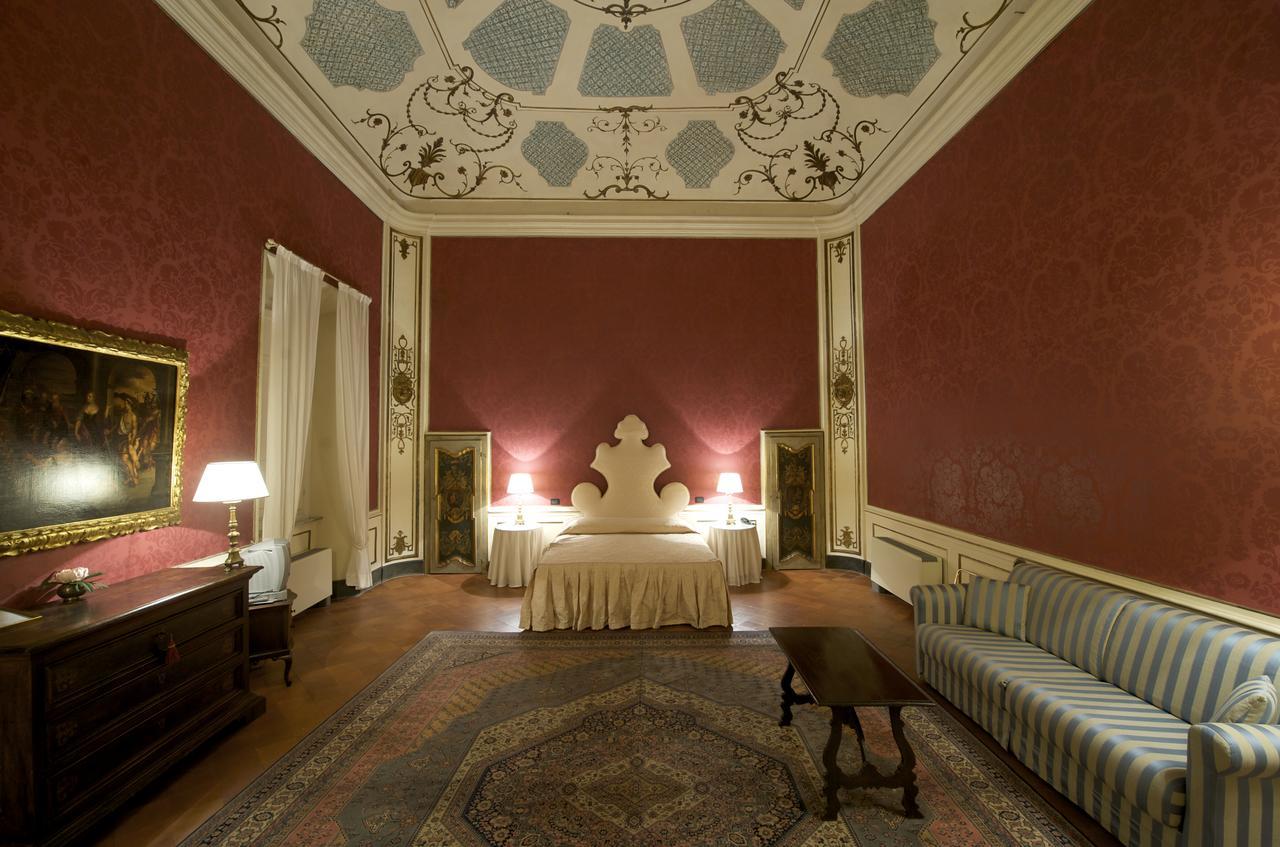 루카 Palazzo Tucci Residenza D'Epoca B&B 외부 사진