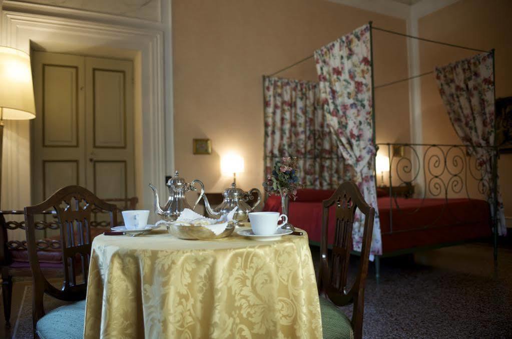 루카 Palazzo Tucci Residenza D'Epoca B&B 외부 사진