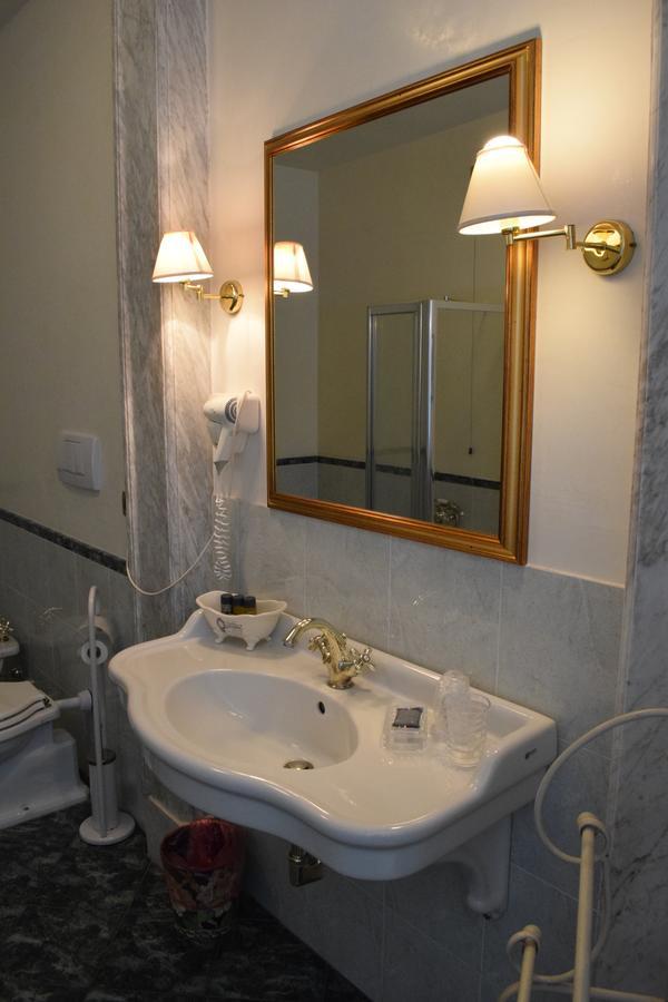 루카 Palazzo Tucci Residenza D'Epoca B&B 외부 사진